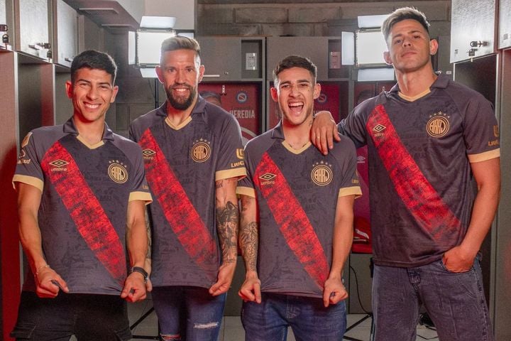 argentinos-juniors-lanca-uniforme-relembrando-titulo-de-libertadores-futebol-latino