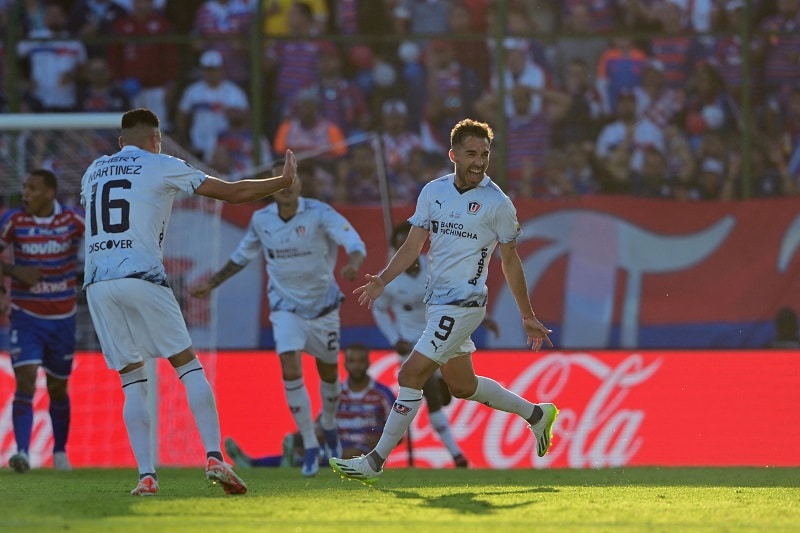 lisandro-azulgaray-fortaleza-ldu-sul-americana-futebol-latino