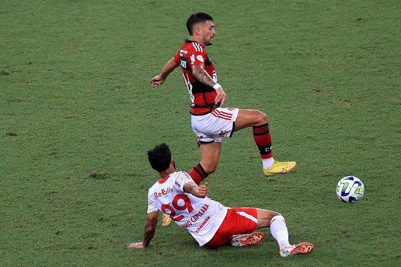 Desafogo! Arrascaeta marca pro Flamengo contra o Bragantino-futebol-latino