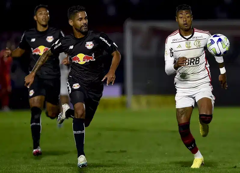provaveis-escalacoes-e-onde-assistir-flamengo-x-bragantino-futebol-latino