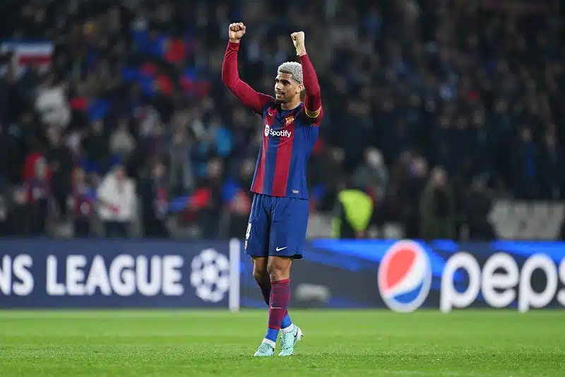 zagueiro-do-barcelona-ronald-araujo-deixa-claro-seu-desejo-futebol-latino-30-11