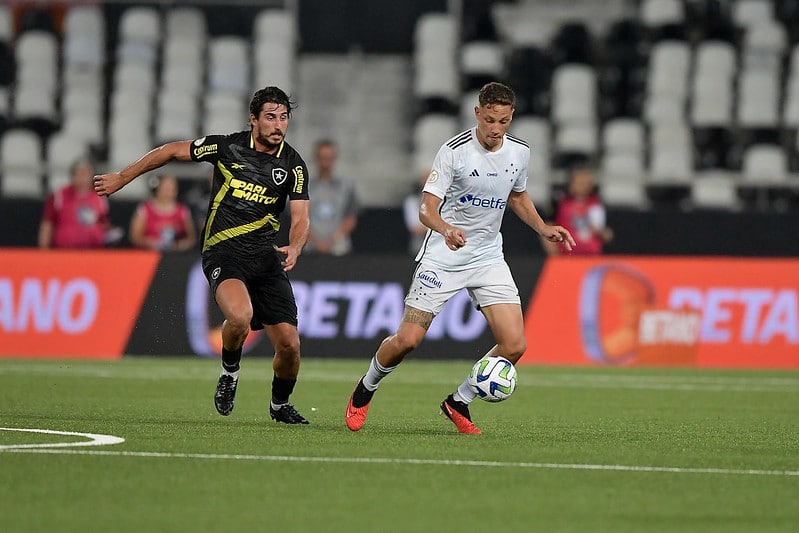 cruzeiro-empata-com-botafogo-e-se-garante-na-serie-a-futebol-latino