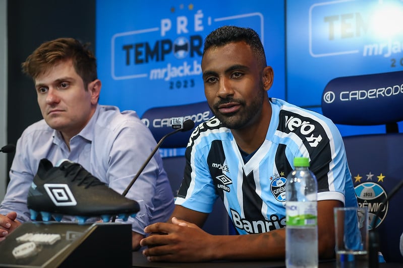 gremio-faz-anuncio-da-contratacao-em-definitivo-de-atacante-futebol-latino