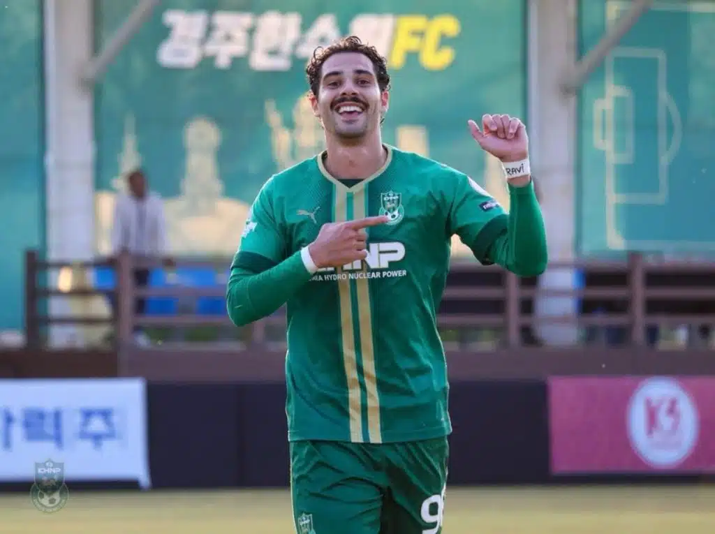 apos-renovacao-leonardo-kalil-projeta-temporada-na-asia-futebol-latino-18-01