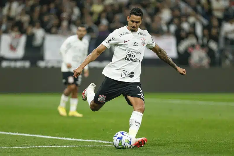 corinthians-lucas-verissimo-e-o-classico-caso-do-so-falta-assinar-futebol-latino