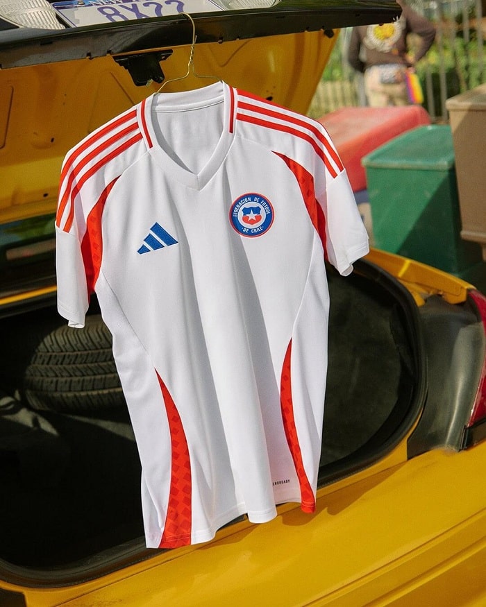 com-linhas-tradicionais-novos-uniformes-do-chile-sao-lancados-futebol-latino-14-03