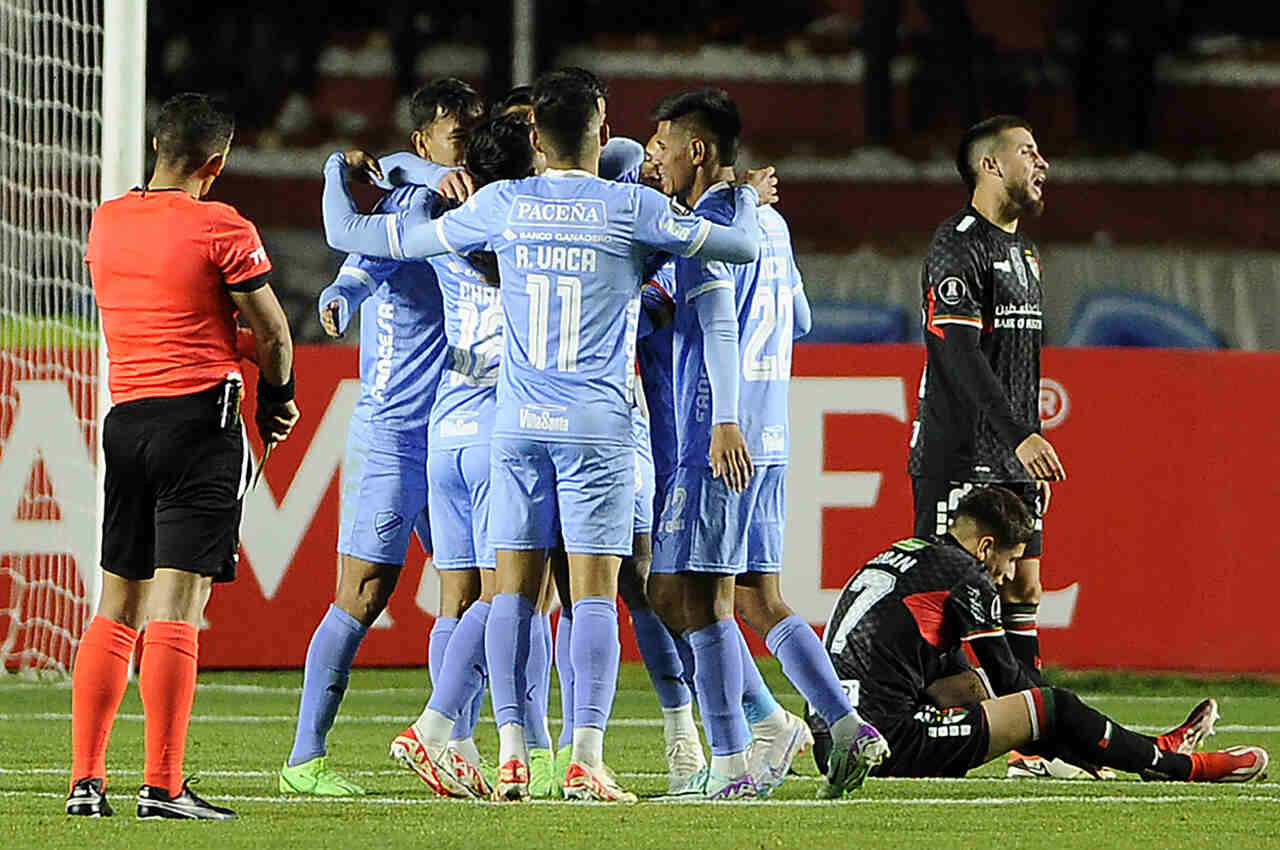 bolivar-supera-palestino-e-passa-como-lider-no-grupo-do-flamengo-futebol-latino