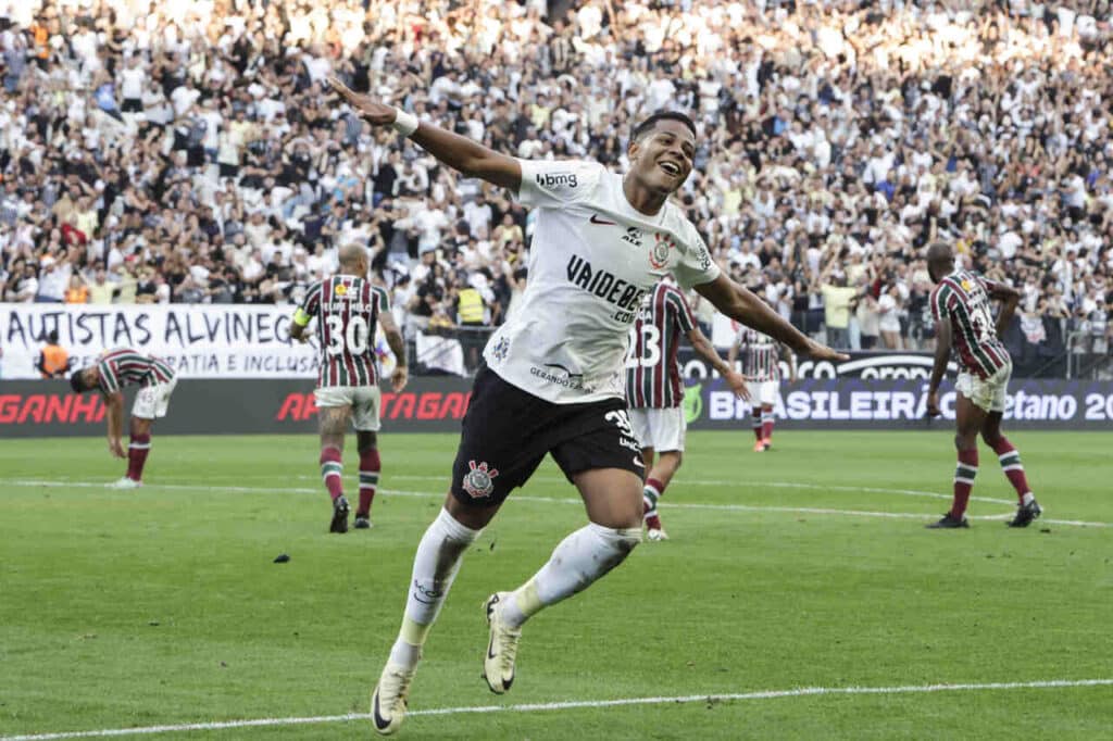 diretoria-do-corinthians-adota-cautela-para-negociar-wesley-futebol-latino