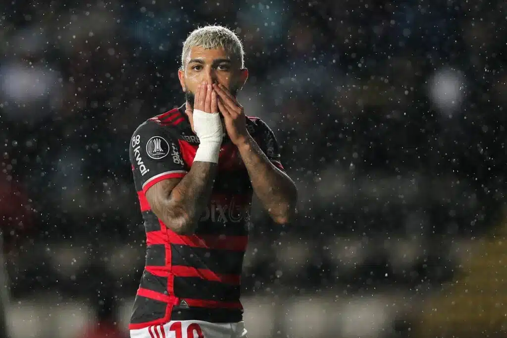 gabigol-e-as-consequencias-alem-de-multa-e-perda-da-camisa-10-futebol-latino