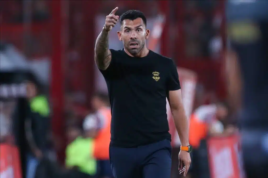 independiente-oficializa-a-demissao-de-carlos-tevez-futebol-latino