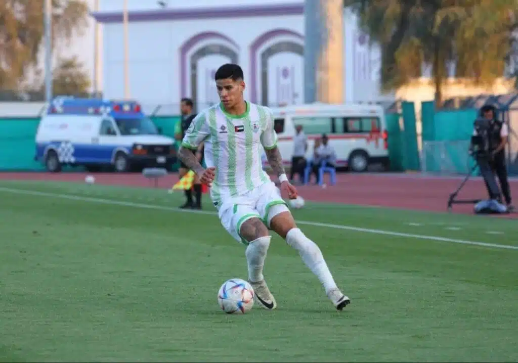 joao-vitor-celebra-acesso-a-primeira-divisao-dos-emirados-arabes-futebol-latino