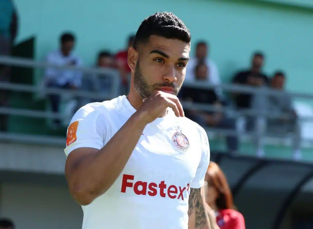 lucas-villela-projeta-final-antecipada-da-premier-league-futebol-latino