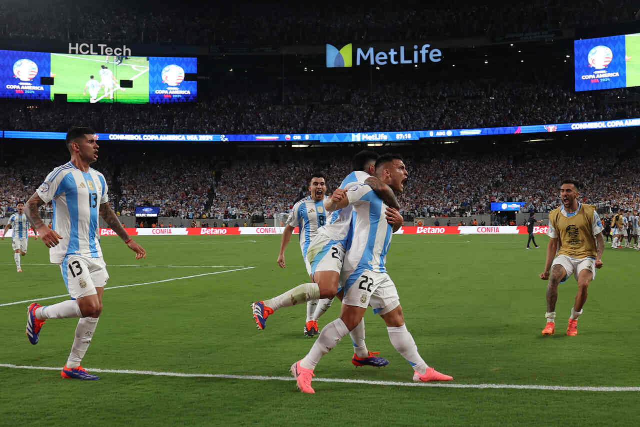 argentina-ganha-do-chile-e-vai-ao-mata-mata-da-copa-america-futebol-latino