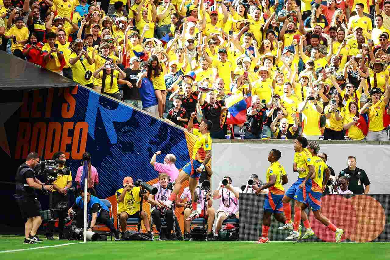 colombia-supera-paraguai-com-assistencias-de-james-rodriguez-futebol-latino