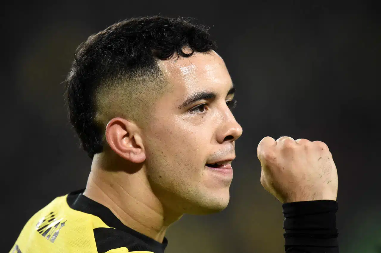 penarol-oficializa-a-permanencia-do-meio-campista-leo-fernandez-futebol-latino