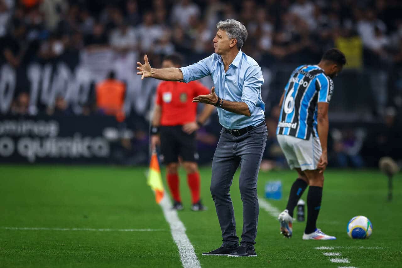 diante-do-corinthians-gremistas-reclamam-bastante-da-arbitragem-futebol-latino