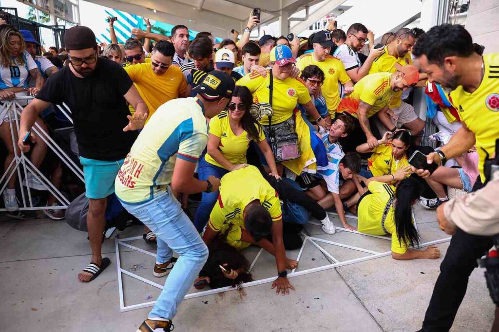 final-da-copa-america-atrasa-por-conflito-nos-arredores-do-estadio-futebol-latino (2)