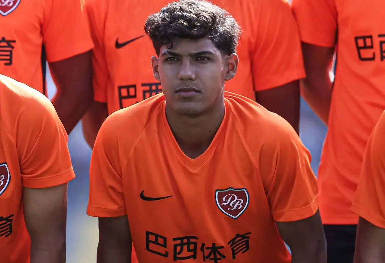lateral-do-desportivo-brasil-mantem-esperanca-no-paulista-sub-17-futebol-latino