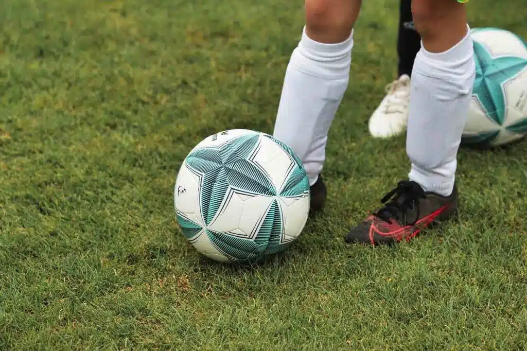 profissional-indica-como-evitar-lesoes-na-pratica-de-esportes-futebol-latino