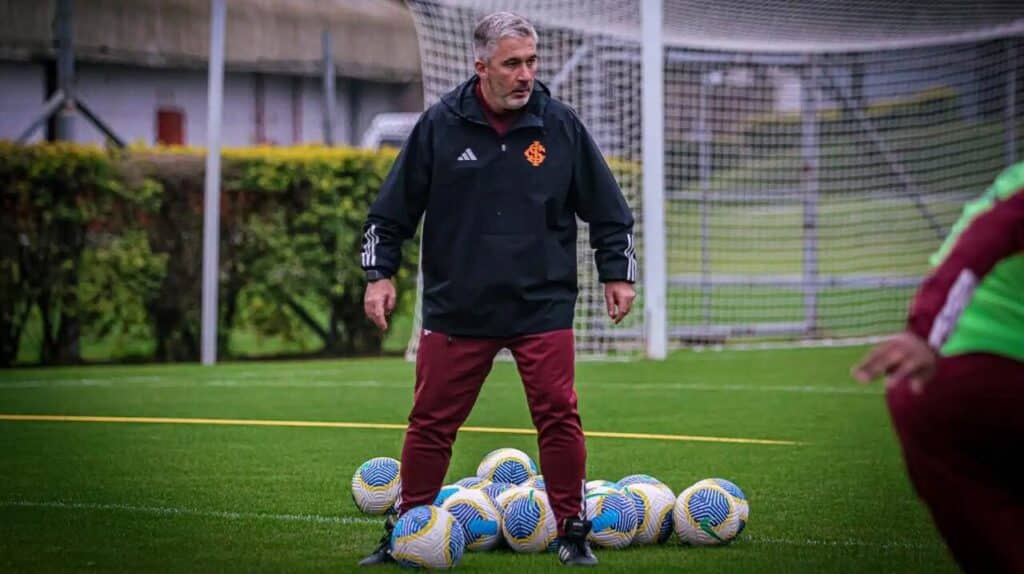 tecnico-do-internacional-exalta-evolucao-no-brasileirao-sub-20-futebol-latino