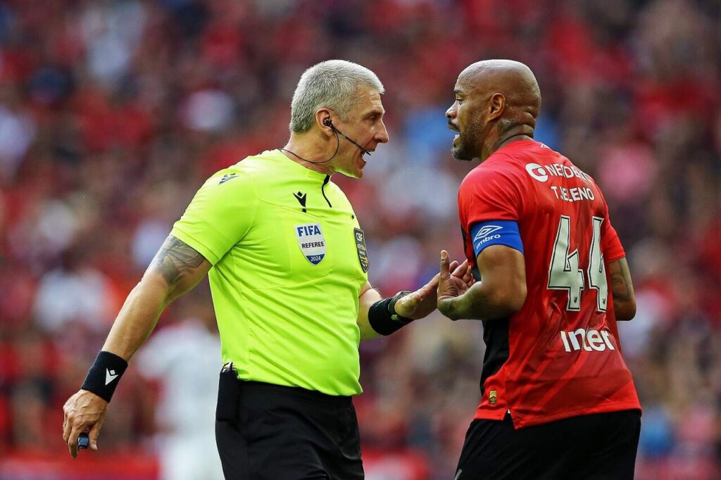 thiago-heleno-e-recordista-em-expulsoes-no-futebol-brasileiro-futebol-latino