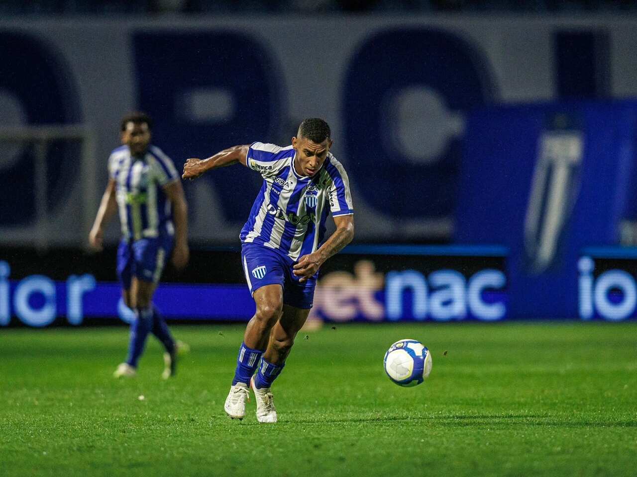 rodrigo-santos-destaca-estreia-como-titular-no-avai-futebol-latino