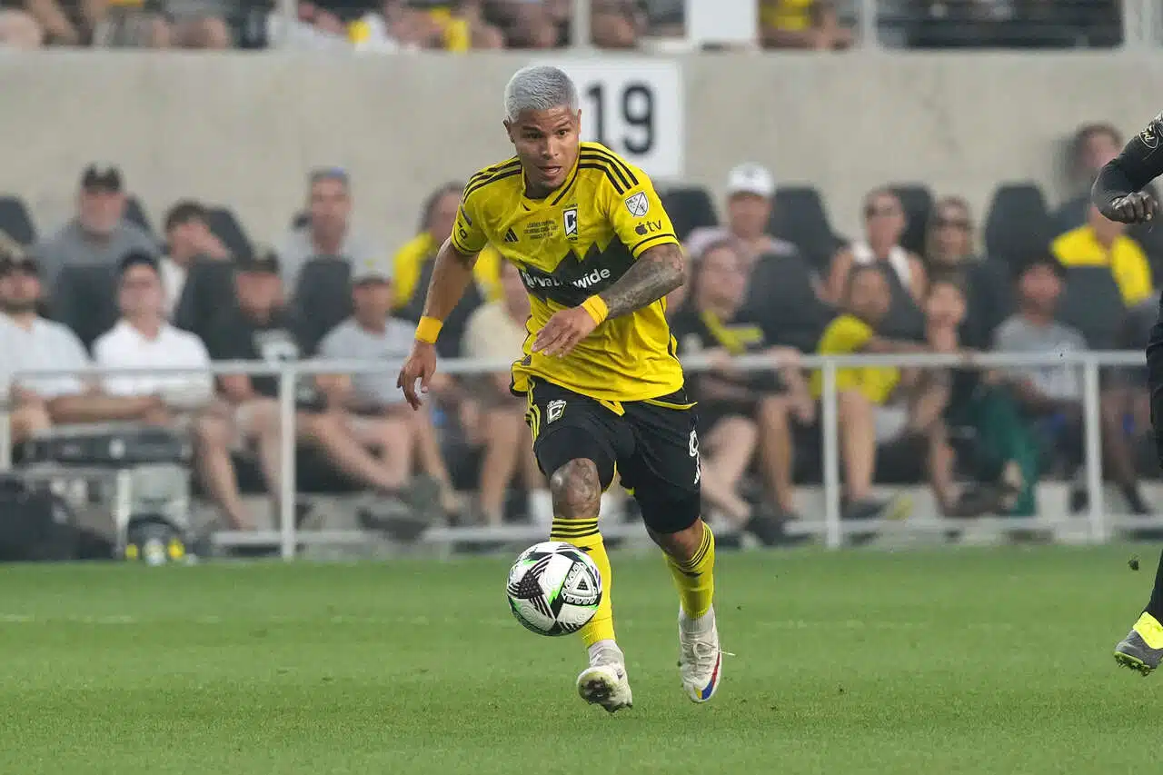 botafogo-tenta-a-contratacao-do-atacante-cucho-hernandez-futebol-latino