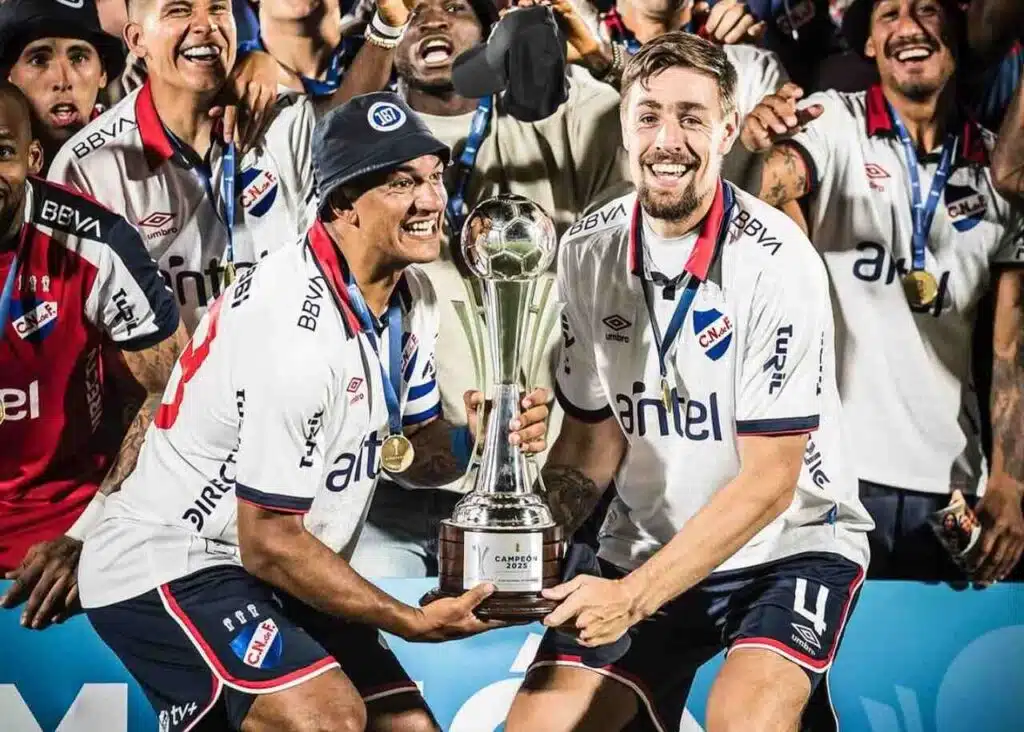 na-supercopa-uruguaia-nacional-bate-penarol-e-fica-com-o-titulo-futebol-latino