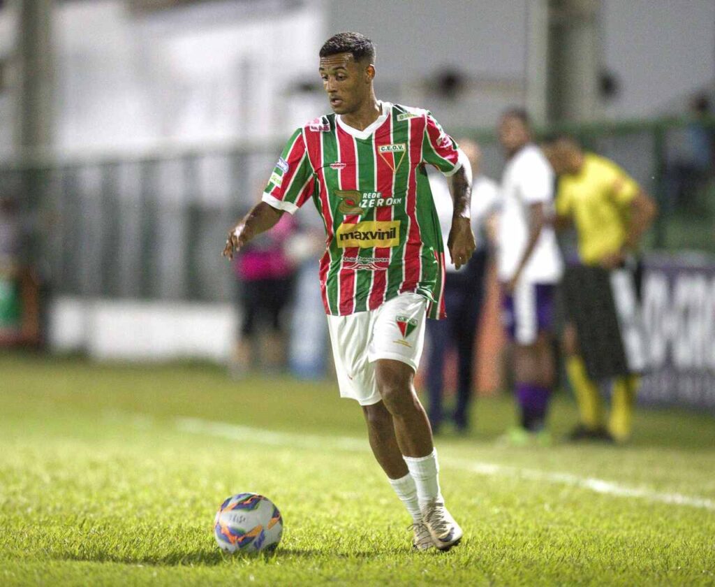 kaue-fernandes-quer-operario-de-igual-pra-igual-contra-o-cuiaba-futebol-latino