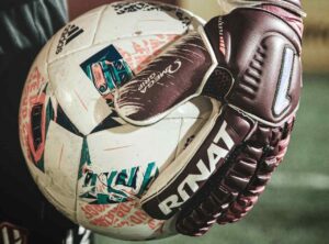 conmebol-tambem-implementa-regra-contra-cera-dos-goleiros-futebol-latino