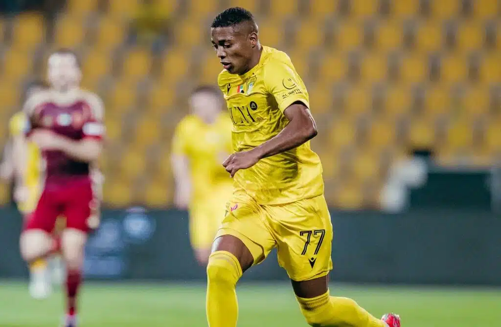 jonatas-santos-temporada-oriente-medio-futebol-latino