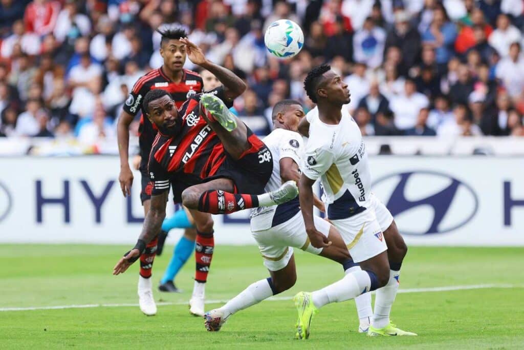 marcador-em-quito-reflete-historico-do-flamengo-na-cidade-futebol-latino