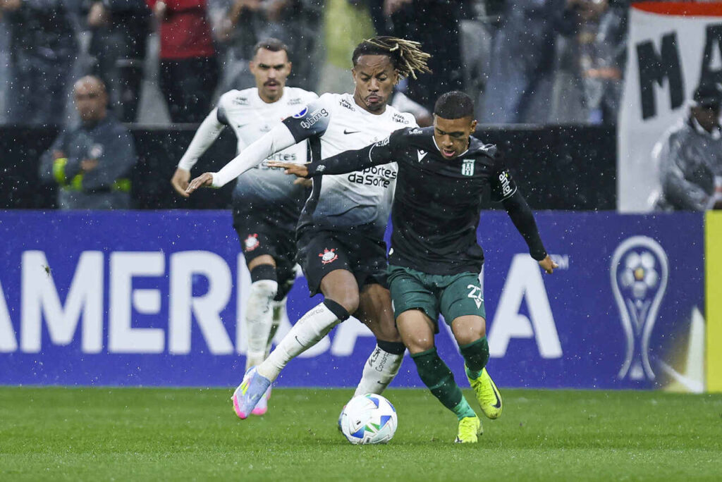 diante-do-corinthians-racing-uruguaio-busca-feito-inedito-futebol-latino