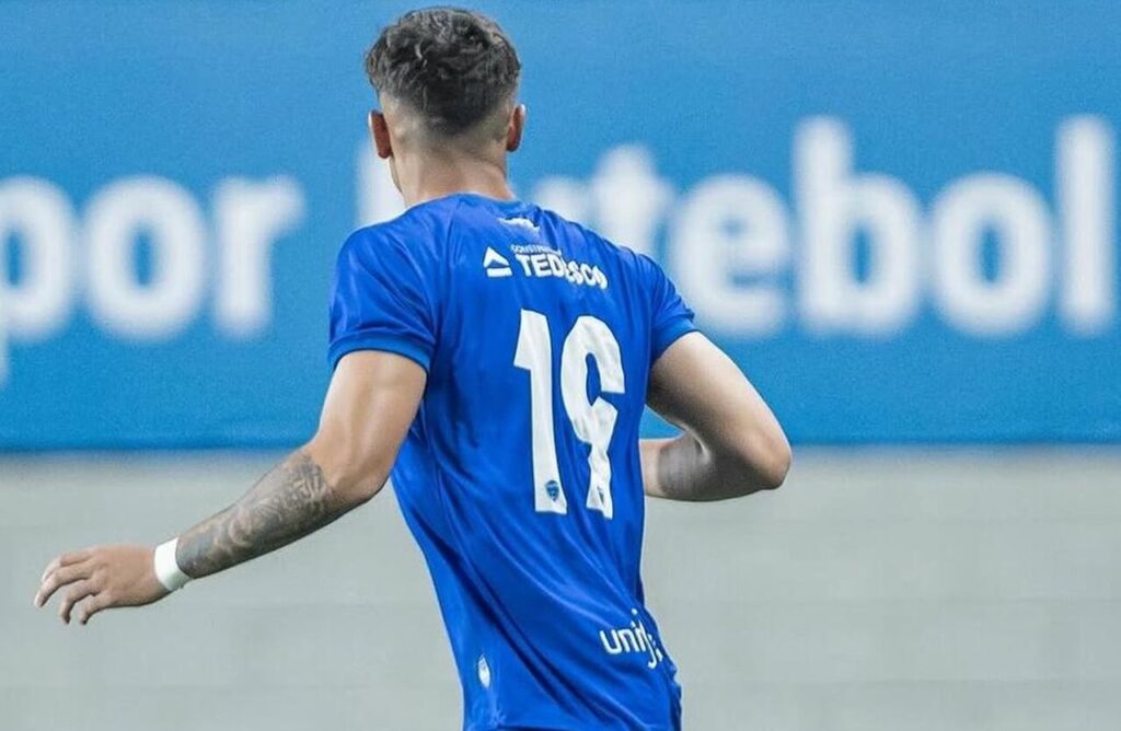 gabriel-lyra-celebra-retorno-aos-gramados-pelo-barra-fc-feliz-demais-futebol-latino