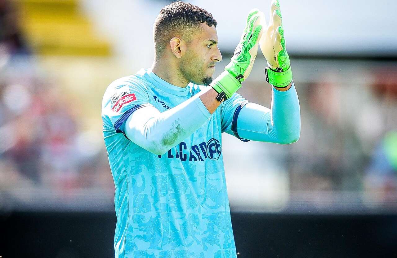 goleiro-mais-jovem-da-liga-portugal-exalta-sequencia-futebol-latino