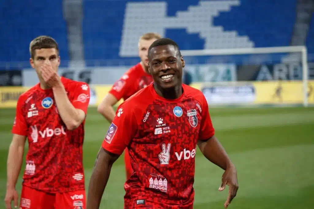 luan-campos-pede-foco-de-sua-equipe-na-ucrania-futebol-latino