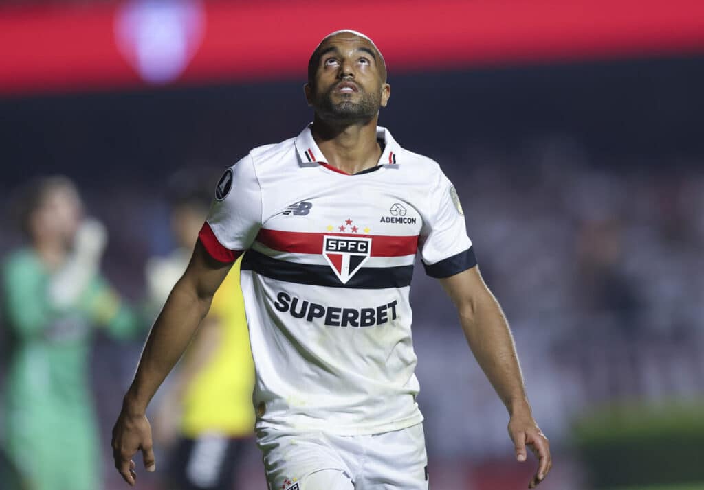 lucas-moura-sente-novamente-o-joelho-e-vira-baixa-no-sao-paulo-futebol-latino
