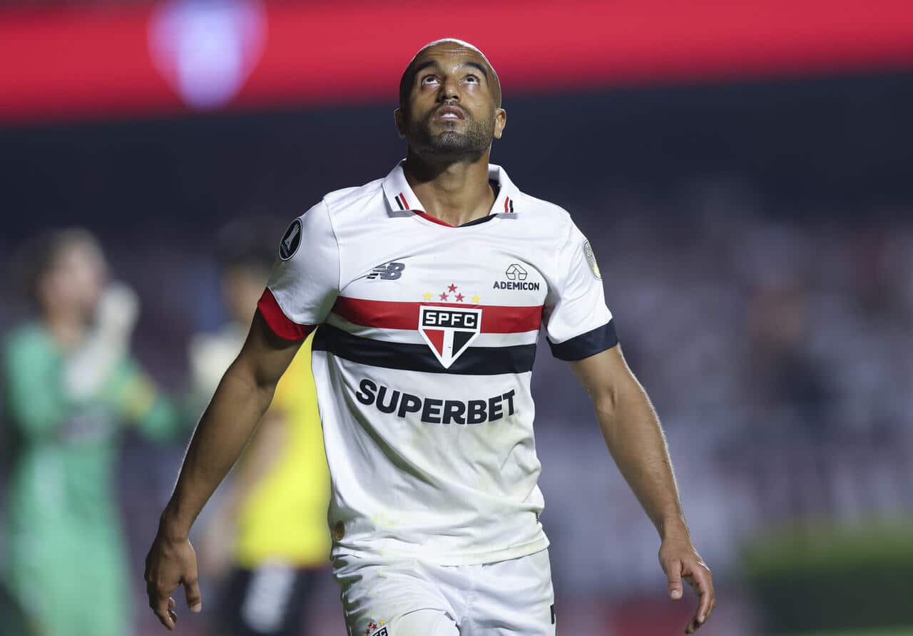 lucas-moura-sente-novamente-o-joelho-e-vira-baixa-no-sao-paulo-futebol-latino