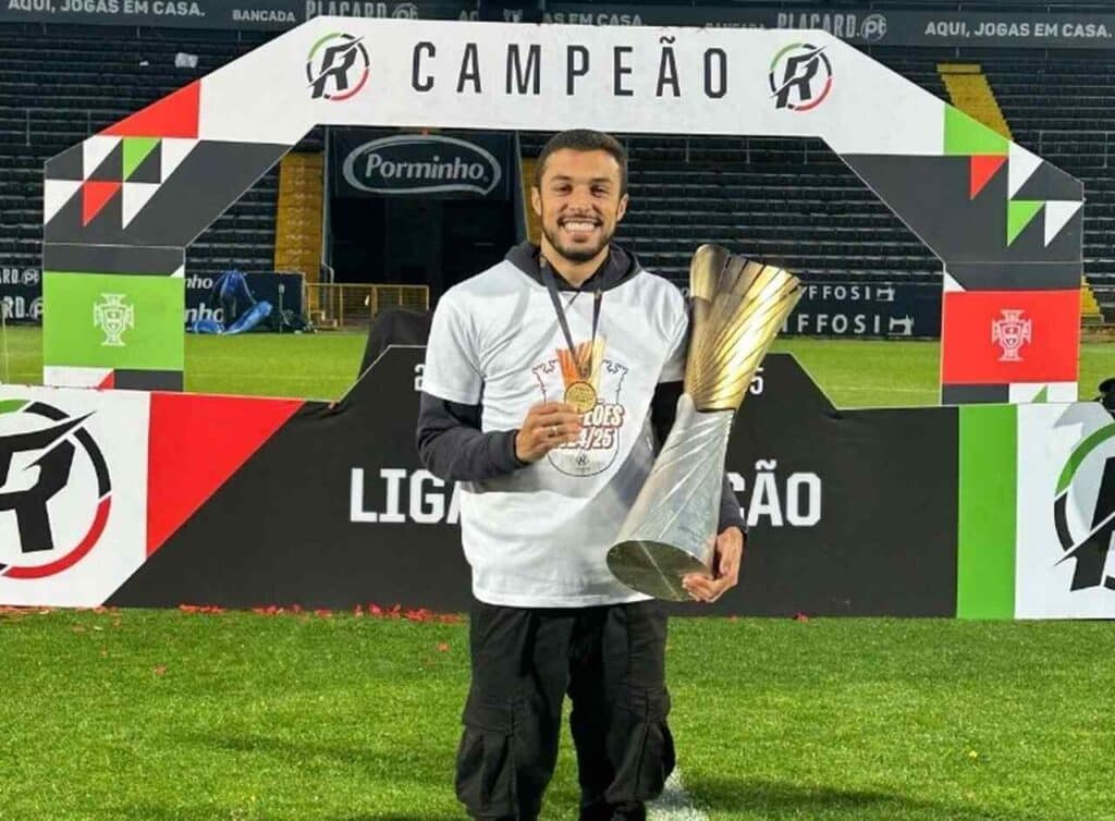 luccas-paraizo-encerra-a-temporada-com-titulo-em-portugal-futebol-latino