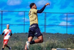 marquinhos-reflete-sobre-responsabilidade-extra-no-north-clube-futebol-latino