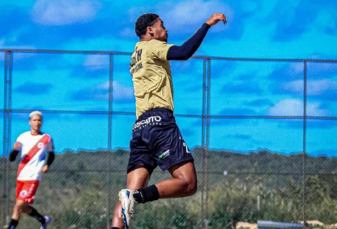 marquinhos-reflete-sobre-responsabilidade-extra-no-north-clube-futebol-latino