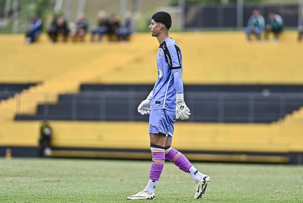 pedro-henrique-comemora-acesso-criciuma-sub-20-futebol-latino
