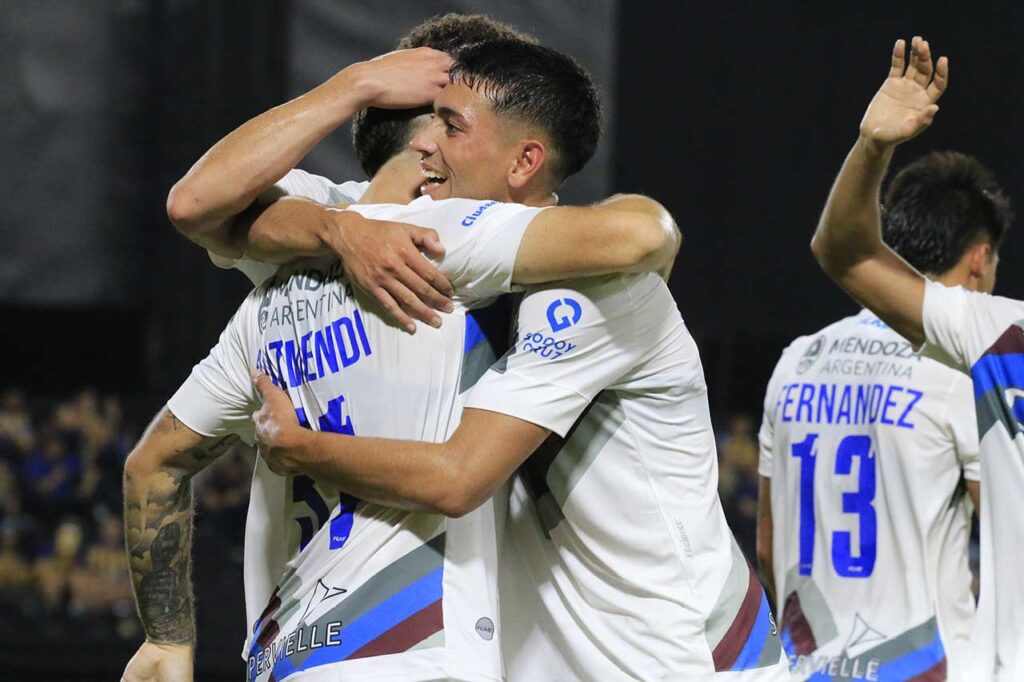 vitoria-do-godoy-cruz-favorece-o-gremio-na-sul-americana-futebol-latino