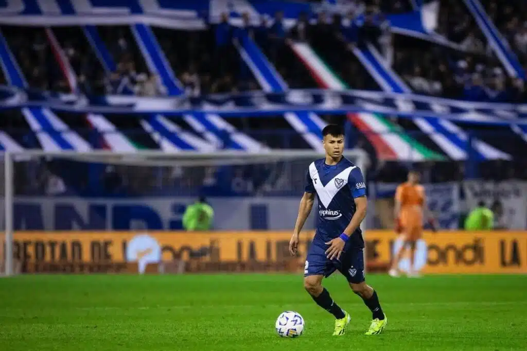 alem-de-montoro-velez-sarsfield-negocia-outro-meio-campista-futebol-latino