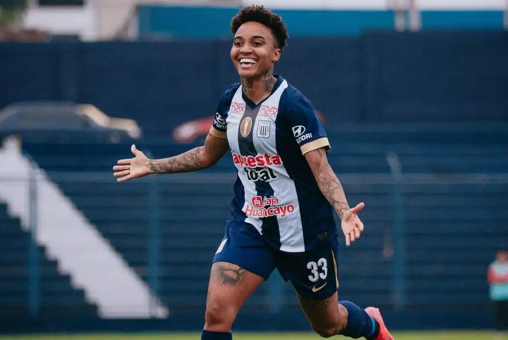 annaysa-projeta-classico-na-final-da-liga-feminina-do-peru-futebol-latino