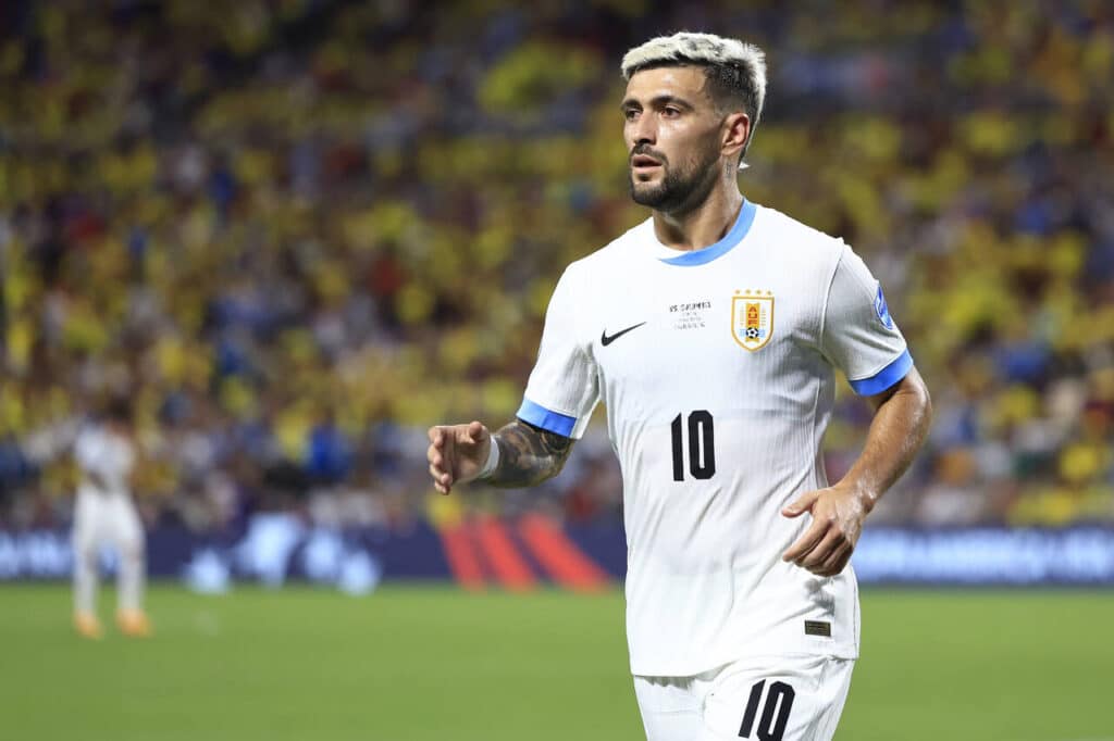 com-seis-brasileiros-uruguai-tem-lista-das-eliminatorias-divulgada-futebol-latino