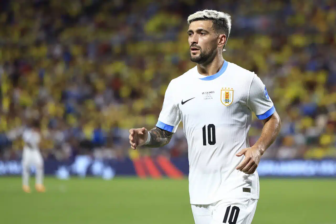 com-seis-brasileiros-uruguai-tem-lista-das-eliminatorias-divulgada-futebol-latino