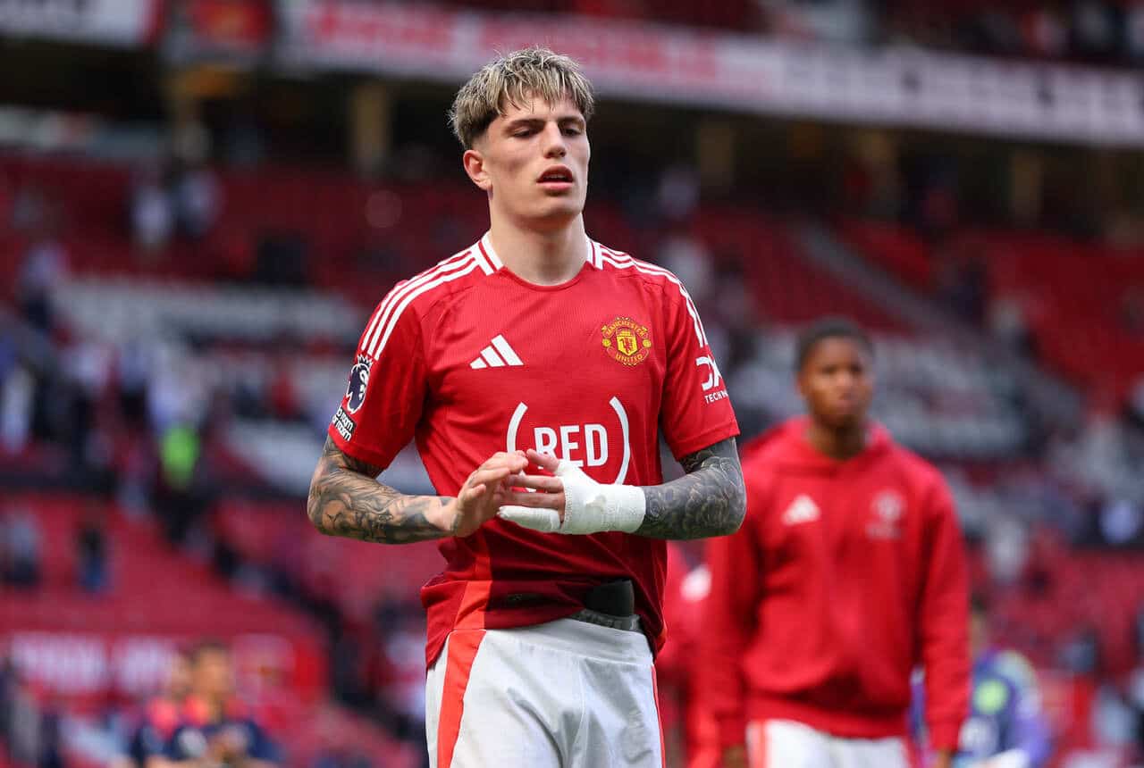 manchester-united-da-forte-indicio-da-saida-de-garnacho-futebol-latino