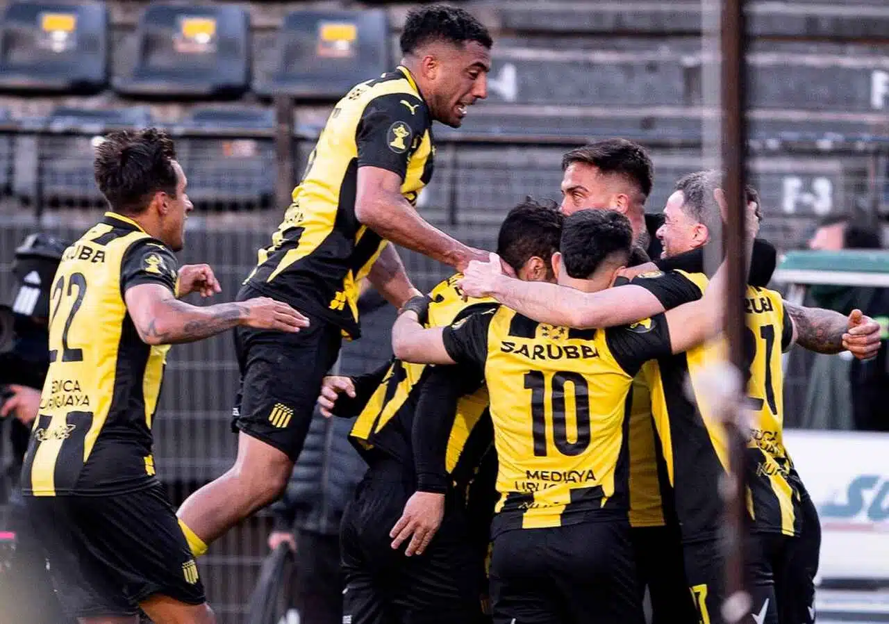 antes-da-libertadores-penarol-amassa-nacional-em-classico-futebol-latino