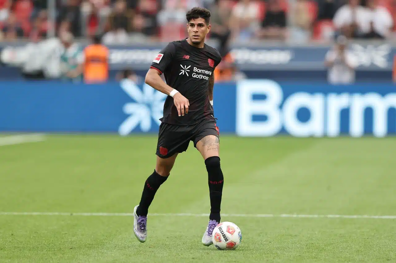 arsenal-volta-a-carga-para-contratar-hincapie-junto-ao-bayer-futebol-latino